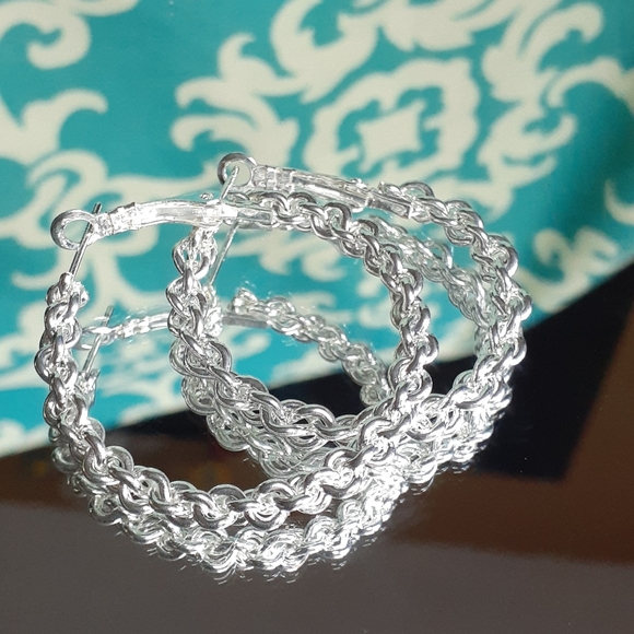 18K Gold F. Chain Links Hoop Earrings - 1.5 Inch D - Picture 6 of 6